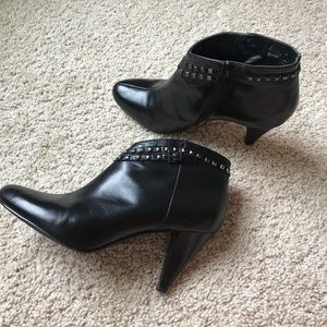 Black leather ankle boots with studs alfani size 8